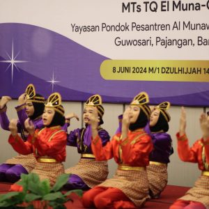 Wisuda Perdana MTs Tahfidz El Muna Q, 100 Persen Lulus dan Sekolah Beri Banyak Penghargaan