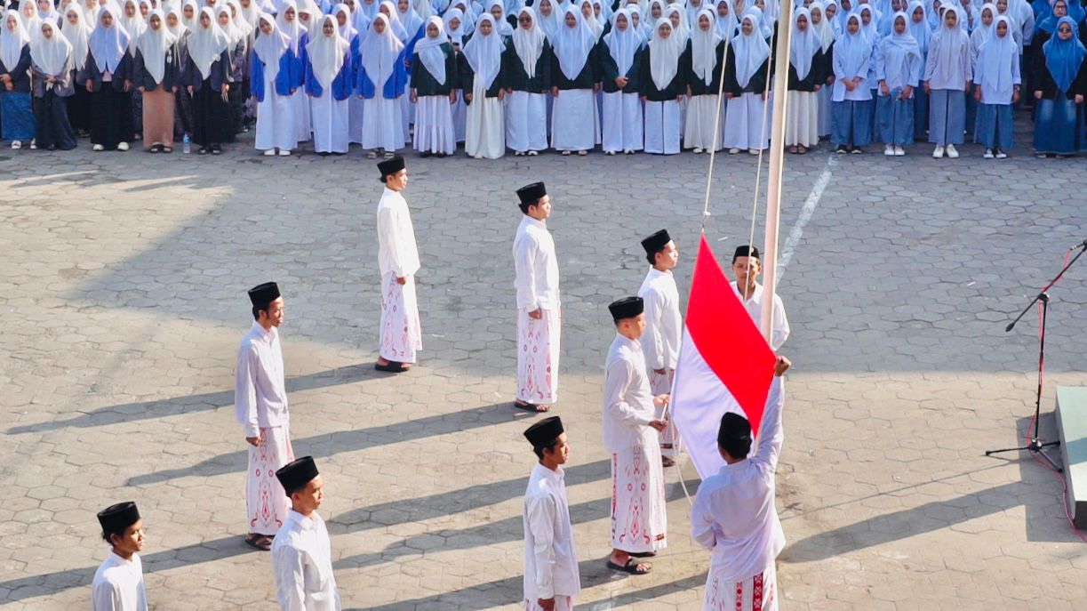 Upacara Hari Kemerdekaan Indonesia ke-80 dii Al-Munawwir Krapyak