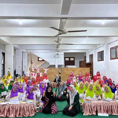 Foto bersama dalam acara Seminar tema dan motivasi