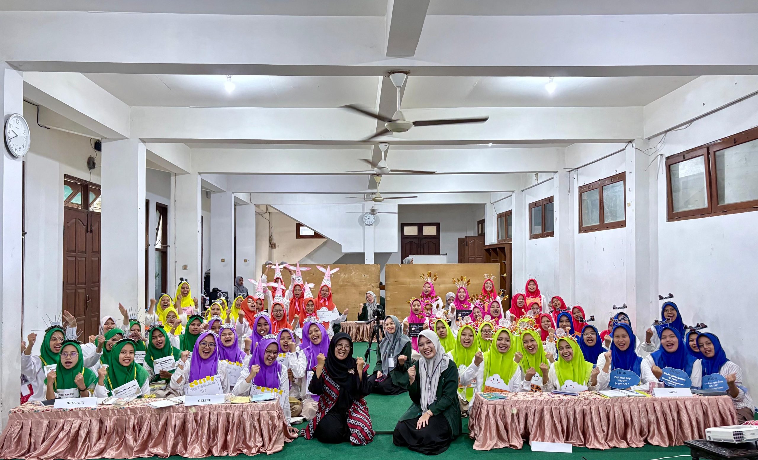 Foto bersama dalam acara Seminar tema dan motivasi