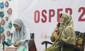 Santri baru 2025 mengikuti Dialog Aswaja