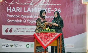 Puncak Harlah Komplek Q ke-36 - Pemotongan Tumpeng Harlah Komplek Q ke-36 Tahun: Refleksi Bukti Perjuangan dan Perkembangan