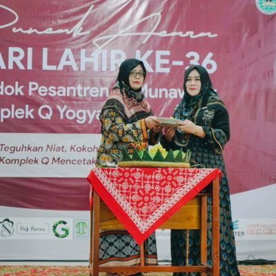 Puncak Harlah Komplek Q ke-36 - Pemotongan Tumpeng Harlah Komplek Q ke-36 Tahun: Refleksi Bukti Perjuangan dan Perkembangan